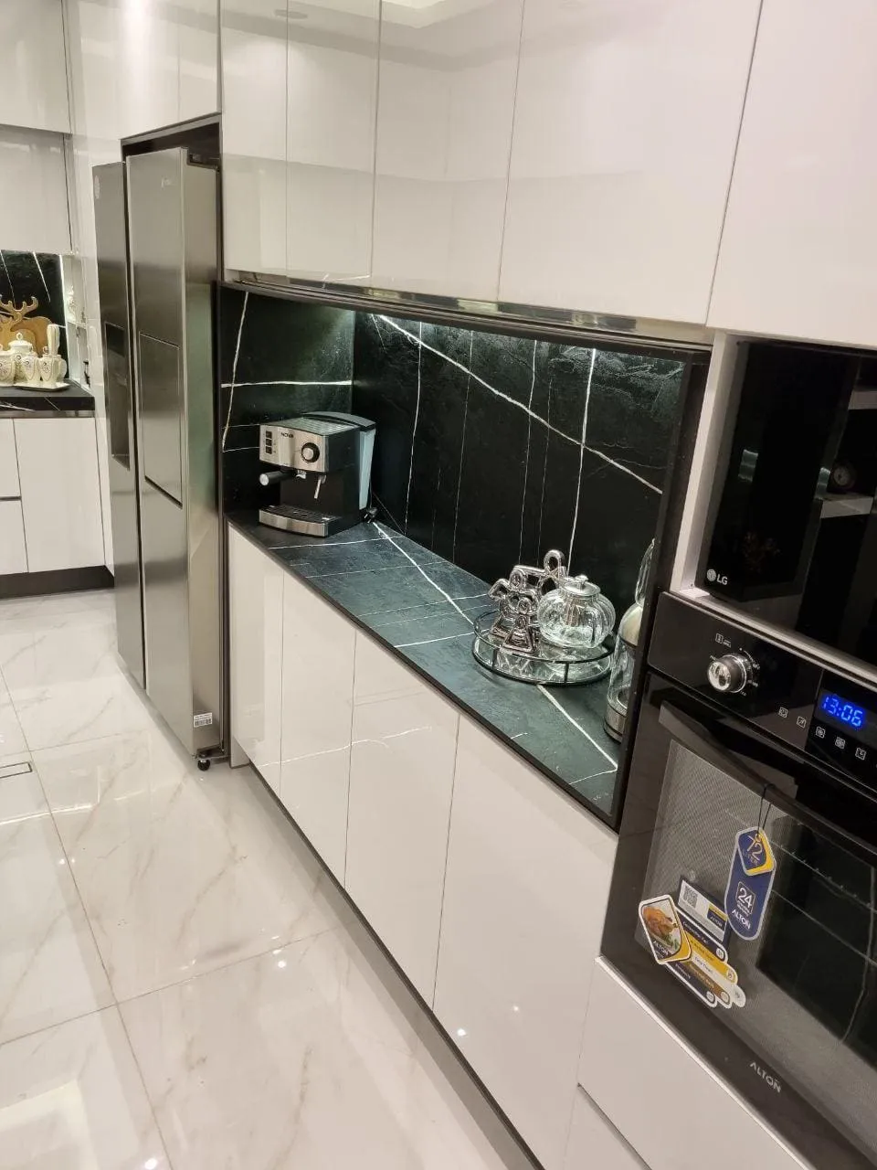 نصب صفحه کابینت کوارتز با مهراز استون